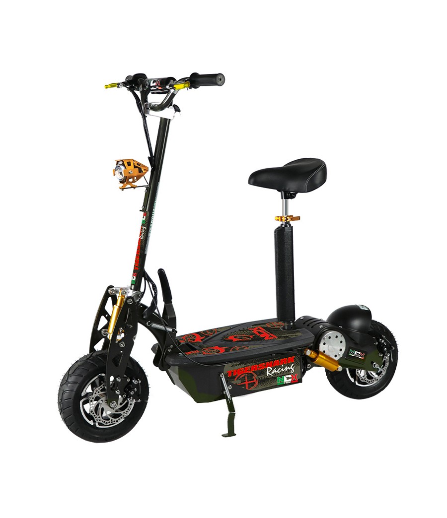 Monopattino Elettrico NCX TigerShark 1000W Colore Rosso - Vista Frontale Sinistra